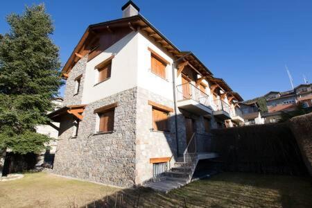 Casa Amb Jardi Alp Apartment Екстериор снимка
