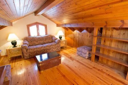 Casa Amb Jardi Alp Apartment Екстериор снимка