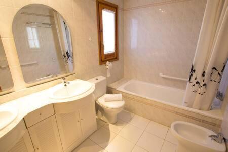 Casa Amb Jardi Alp Apartment Екстериор снимка