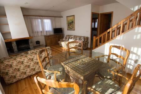 Casa Amb Jardi Alp Apartment Екстериор снимка